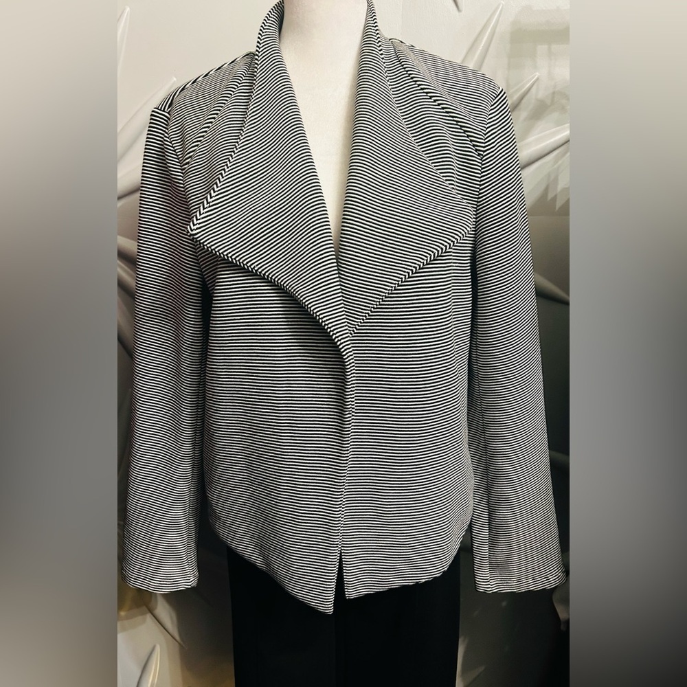 EUC Premise SZM black/wht striped open front blazer w/interior pockets/bust 44”